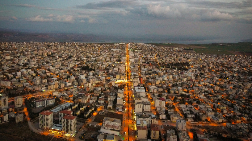 Alex Nabuco dos Santos analisa como a verticalização surge como resposta à falta de espaço nas capitais.