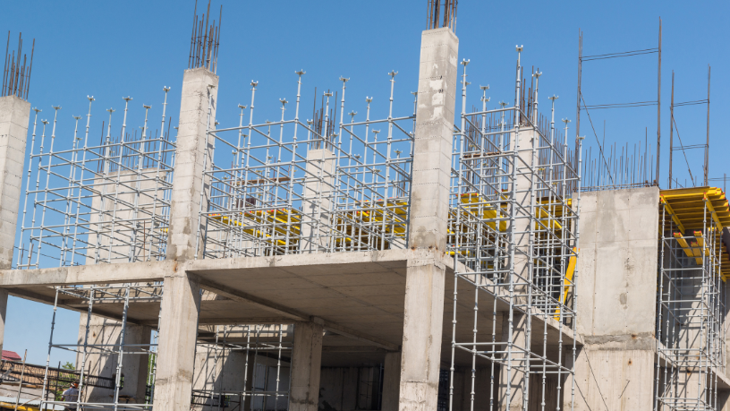 Com Valderci Malagosini Machado, desenvolvem-se estratégias estruturais eficientes para ampliar a qualidade habitacional em projetos populares de grande porte.