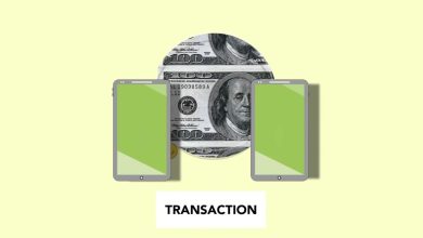Ilustração isométrica de transferência de dinheiro entre smartphones sobre fundo claro.